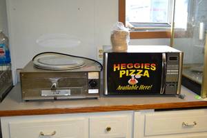 lot 83 image: Emerson Microwave, Pizza Oven and stack of Schells Beer Coasters