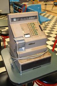 lot 85 image: Vintage NATIONAL Cash Register