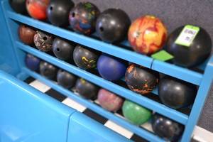 lot 42 image: (7) Bowling Balls