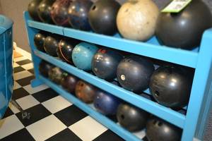 lot 48 image: (7) Bowling Balls