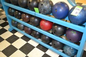lot 45 image: (7) Bowling Balls