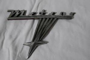 lot 8 image: Vintage Meteor Car Emblem