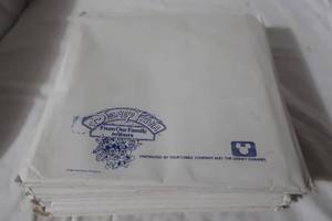 lot 18 image: 10 Disney Trivia Packets - Unopened