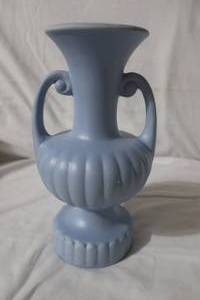 lot 26 image: Blue Pottery Vase - Haeger USA