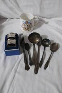 lot 32 image: Vintage Silverplate & Mug Lot