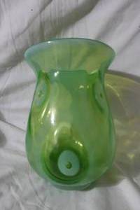 lot 76 image: Blown Glass Peacock Design Vase