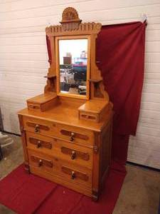 lot 45 image: Beautiful Antique Dresser