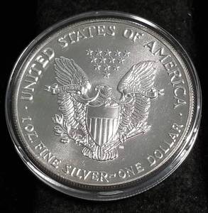 lot 30 image: 1990 AMERICAN SILVER EAGLE 1 TROY OZ. .999 FINE SILVER IN AIRTITE