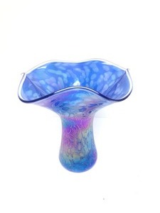 lot 85 image: Beautiful Cobalt Blue Iridescent Art Glass Vase