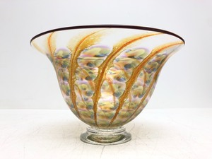 lot 86 image: Excellent Signed Hand Made ROBINSON SCOTT Art Glass Pedestal Bowl