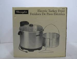 lot 107 image: Unused CHARMGLOW Electric Turkey Fryer