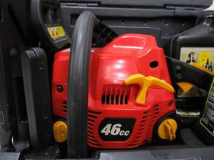 lot 110 image: Working HOMELITE Pro 46cc Chainsaw wCase