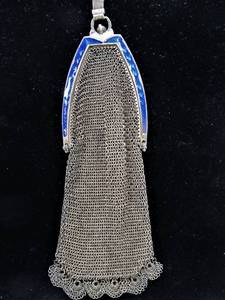 lot 114 image: Beautiful Vintage Small 1920s-30s Enameled Mesh Purse