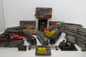 lot 122 image: Lot of Vintage O Gauge Trains & Accessories