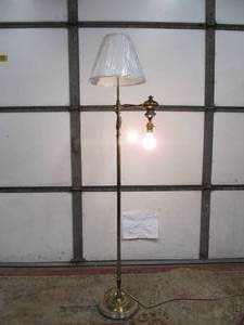 lot 150 image: Working Vintage Solid Brass Floor Lamp