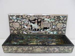 lot 179 image: Very Nice Mother of Pearl Inlaid Wood Box