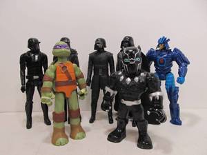 lot 194 image: Lot of STAR WARS & TMNT Larger Size Action Figures