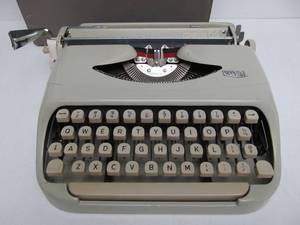 lot 216 image: Working Vintage ROTALITE 64 Portable Typewriter wCase