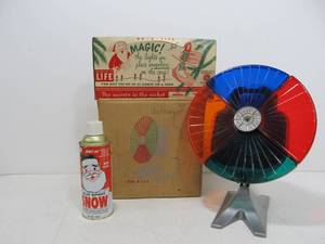 lot 232 image: Vintage Colortone Roto-Wheel Spinning Christmas Tree Light & Box of Vintage Christmas Lights