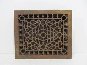lot 250 image: Ornate Antique Cast Iron Grate