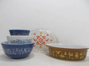lot 256 image: Group of Assorted PYREX Nesting Bowl Set etc