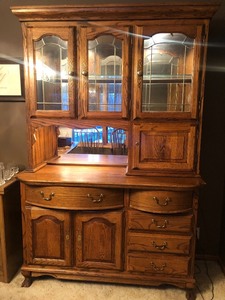 lot 317 image: Quality Large ETHAN ALLEN 2-Piece Lighted Hutch 