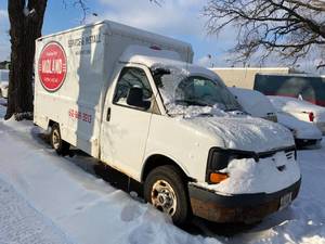 lot 1 image: 2004 GMC Savanna 3500 Cargo Van