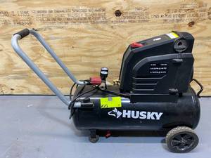 lot 36 image: HUSKY 8G 150 PSI Hotdog Air Compressor
