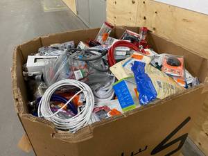 lot 43 image: Home Depot store-returns pallet.