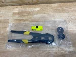 lot 107 image: APOLLO PEX Crimping Tool with 38, 12 and 1 Crimp Rings