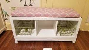 lot 21 image: Charming White Cubby Bench