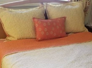lot 76 image: Serena & Lily Coverlet, size Queen