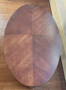 lot 7 image: Modern Contemporary Cocktail Table by Ethan Allen