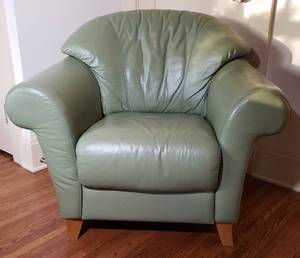lot 8 image: Mossy Green Leather Armchair