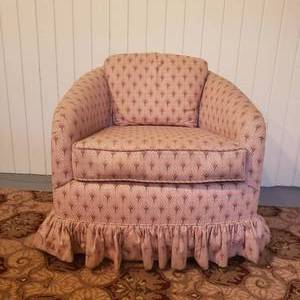 lot 47 image: Romantic Cottage Chic Swivel Armchair