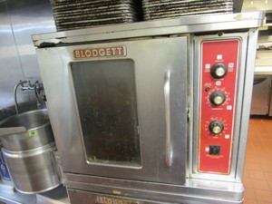 lot 7 image: Blodgett Electric Double Oven wTrays 30X25X64
