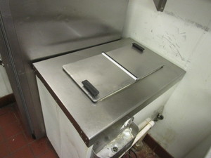 lot 36 image: Ice Cream Freezer 22X32X38
