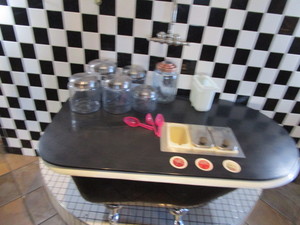 lot 83 image: Bathtub Dessert Bar 54X30X25