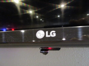 lot 97 image: 65 LG TV