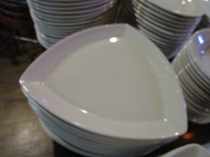 lot 125 image: (33) 12 Triangle Stoneware Plates