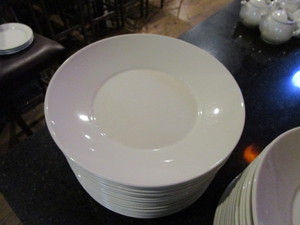 lot 129 image: (30) 11 12 Stoneware Bowls