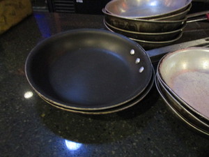 lot 140 image: (10) 10 & 8Alum Frying Pans