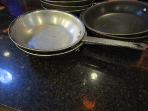 lot 141 image: (9) 10 & 8 Alum Frying Pans