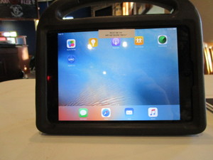 lot 182 image: Apple & Samsung Tablets & Vivitar Digital Camera