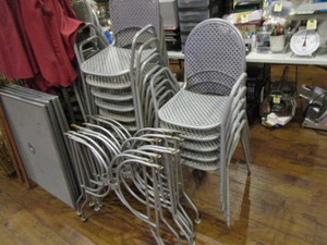 lot 213 image: Outdoor Patio Seating (29) Chairs (5) Tables (7) Umbrellas