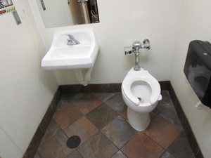 lot 19 image: Employee Bathroom Fixtures