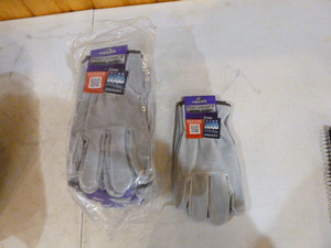 lot 77 image: 1 Dozen Pair of AMG Performance Work Gloves