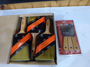 lot 81 image: 12 Perfect Painter 4 Paint Brushes