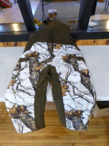 lot 102 image: New Mossy Oak Yukon Gear Hunting Bibs