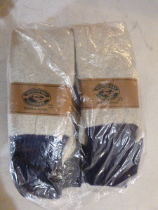 lot 146 image: 6 Pair of Hudson Bay Traders Thermal Socks